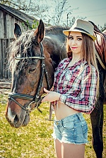 Viktoria , 33 years old – light brown hair,  brown eyes from Cherkassy, Ukraine - Photo 401034