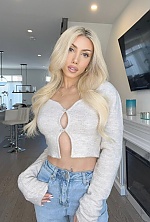 Eva , 25 years old – blonde hair,  green eyes from Toronto, Canada - Photo 1667018