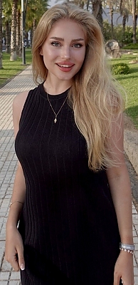 Gorgeous Anna, 21 years old from Canada | ID: 2112233