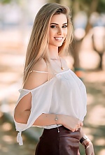 Olena , 27 years old – light brown hair,  green eyes from Dubai, UAE - Photo 1810324