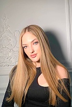 Yuliia , 22 years old – light brown hair,  green eyes from Chernovtsy, Ukraine - Photo 1833471