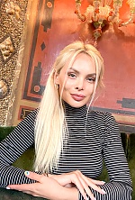 Alena , 31 years old – blonde hair,  blue eyes from Munich, Germany - Photo 1833051