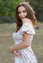 Marina , 26 years old – light brown hair,  hazel eyes from Kyiv, Ukraine - Photo 1863966