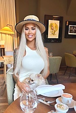 Elizabeth , 27 years old – blonde hair,  brown eyes from London, England - Photo 1866177
