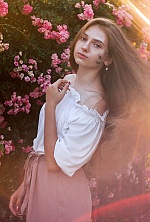 Olena , 24 years old – brunette hair,  green eyes from Annecy, France - Photo 1892321