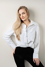 Inna , 37 years old – blonde hair,  green eyes from London, England - Photo 1925489