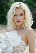 Yuliia , 24 years old – blonde hair,  green eyes from London, England - Photo 2059546