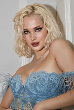 Yuliia , 24 years old – blonde hair,  green eyes from London, England - Photo 2019464