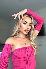 Yullia , 25 years old – light brown hair,  brown eyes from Ottawa, Canada - Photo 1932813