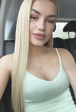 Yullia , 25 years old – light brown hair,  brown eyes from Ottawa, Canada - Photo 1932819