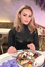Julia , 41 years old – light brown hair,  hazel eyes from Los Angeles, United States - Photo 1937702