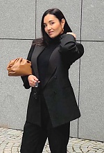 Hulnara , 52 years old – brunette hair,  grey eyes from Edmonton, Canada - Photo 1943444