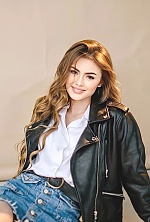 Amina , 24 years old – light brown hair,  brown eyes from Odesa, Ukraine - Photo 1950573