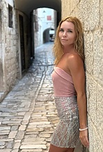 Lilia , 36 years old – black hair,  grey eyes from Lutsk, Ukraine - Photo 1986881