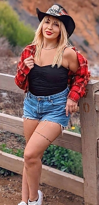 Gorgeous Violetta, 35 years old from United States | ID: 2393490