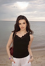 Yelyzaveta , 20 years old – brunette hair,  brown eyes from Bucharest, Romania - Photo 1989159