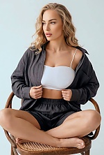 Nina , 34 years old – light brown hair,  blue eyes from Chisinau, Moldova - Photo 2019064
