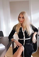 Kira , 40 years old – blonde hair,  brown eyes from Rome, Italy - Photo 2048040