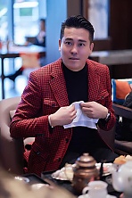 Gorgeous Kenric Lee, 52 years old from United States | ID: 996251