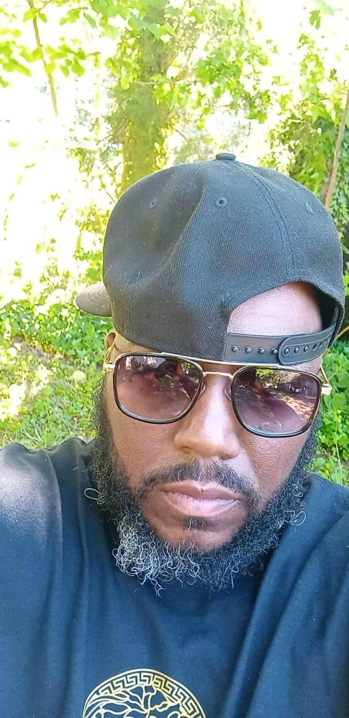 Quin anthony 45 yo eyes hair id1712866