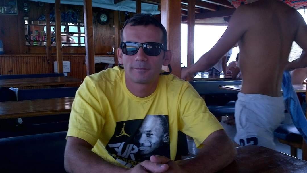 Ali, 49 yo | eyes, hair | ID1956789