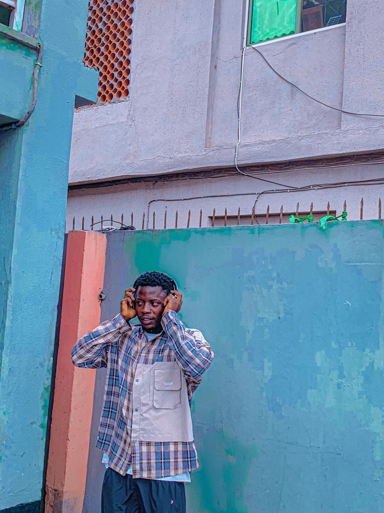 Akinleye Joseph: eyes, hair, 27 years old | ID2147255