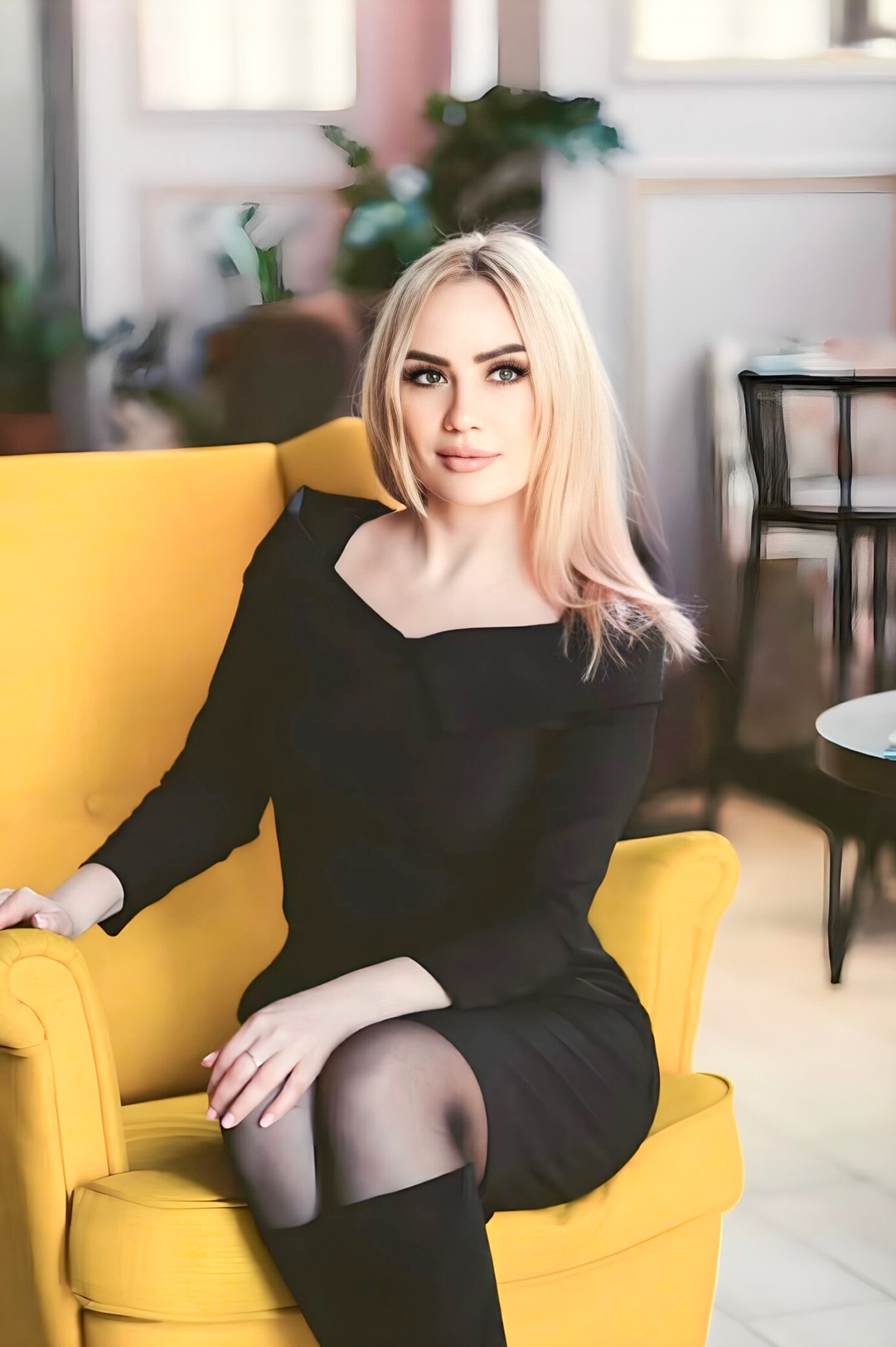 Veronica, 46 yo | black eyes, blonde hair | ID2382606